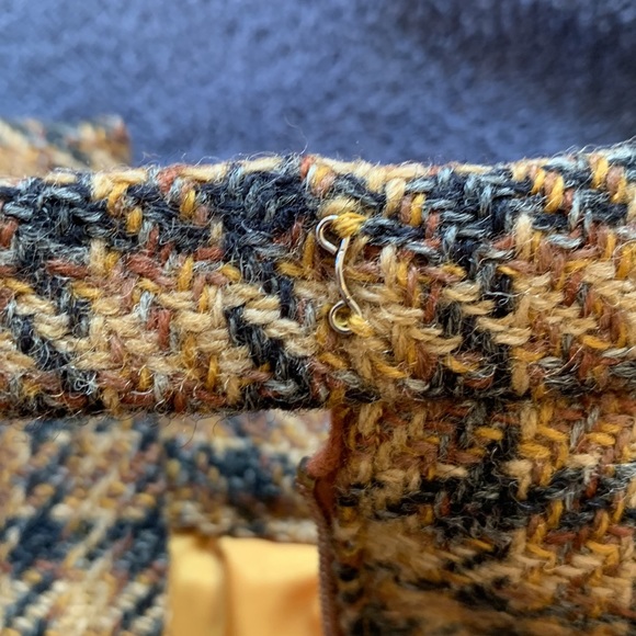 Vintage, Source unknown, 100% thick wool, houndstooth, side zipper midi skirt - Picture 5 of 9